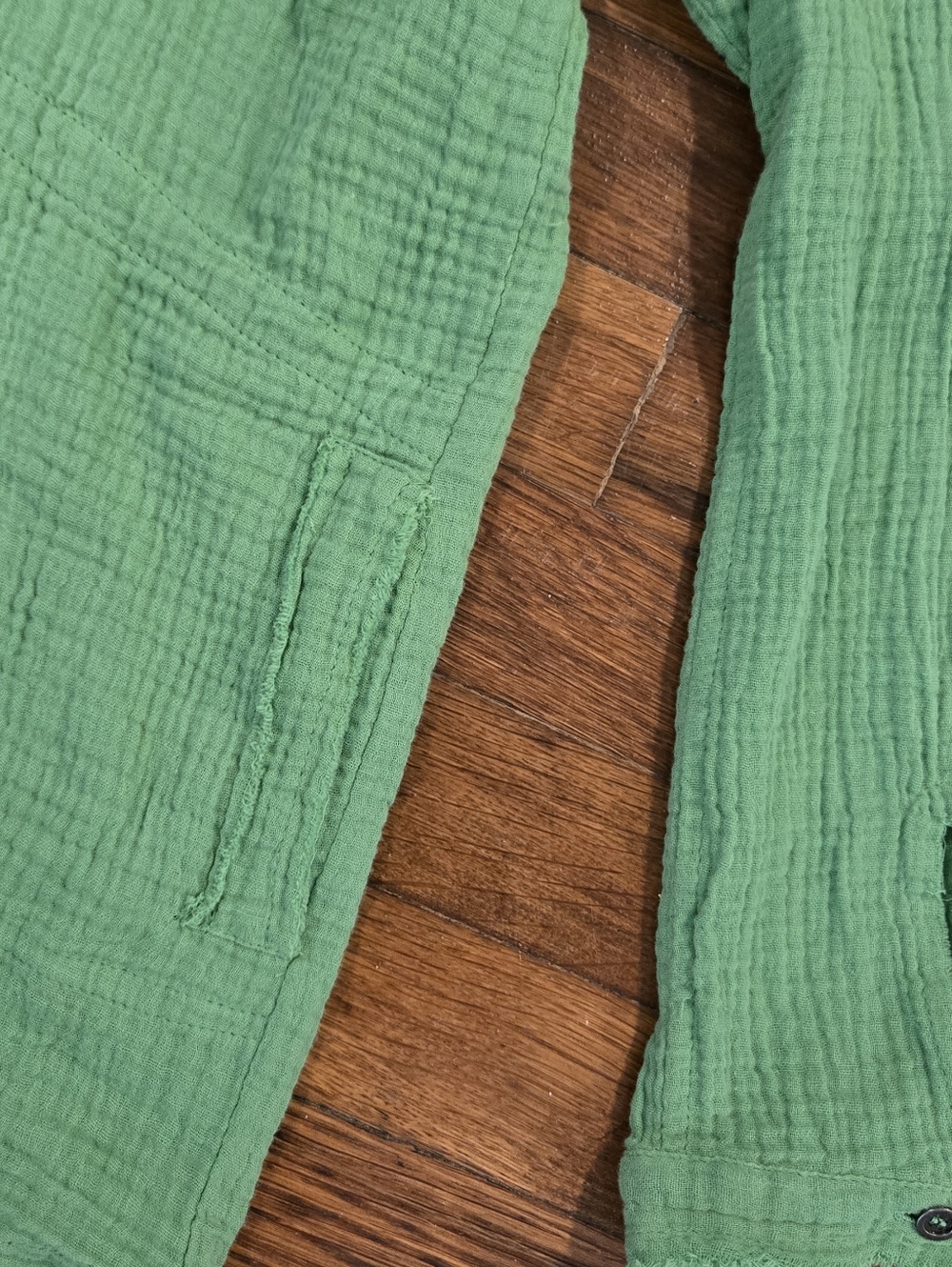 Urban Daizy Green Gauze Button Down Top | Raw Edge | Relaxed Fit - Picture 3 of 3